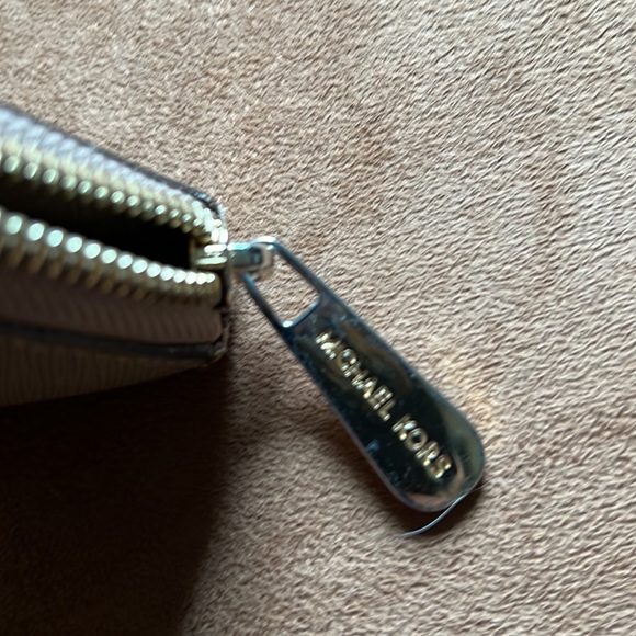 Beautiful Michael Kors wallet - Picture 6 of 6